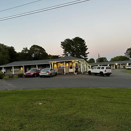 Bea'S Parkway Inn Mount Airy Exterior photo
